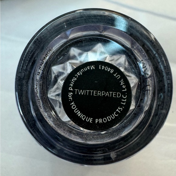 Younique Moodstruck Minerals Pigment Matte Eyeshadow - Twitterpated - Picture 2 of 4